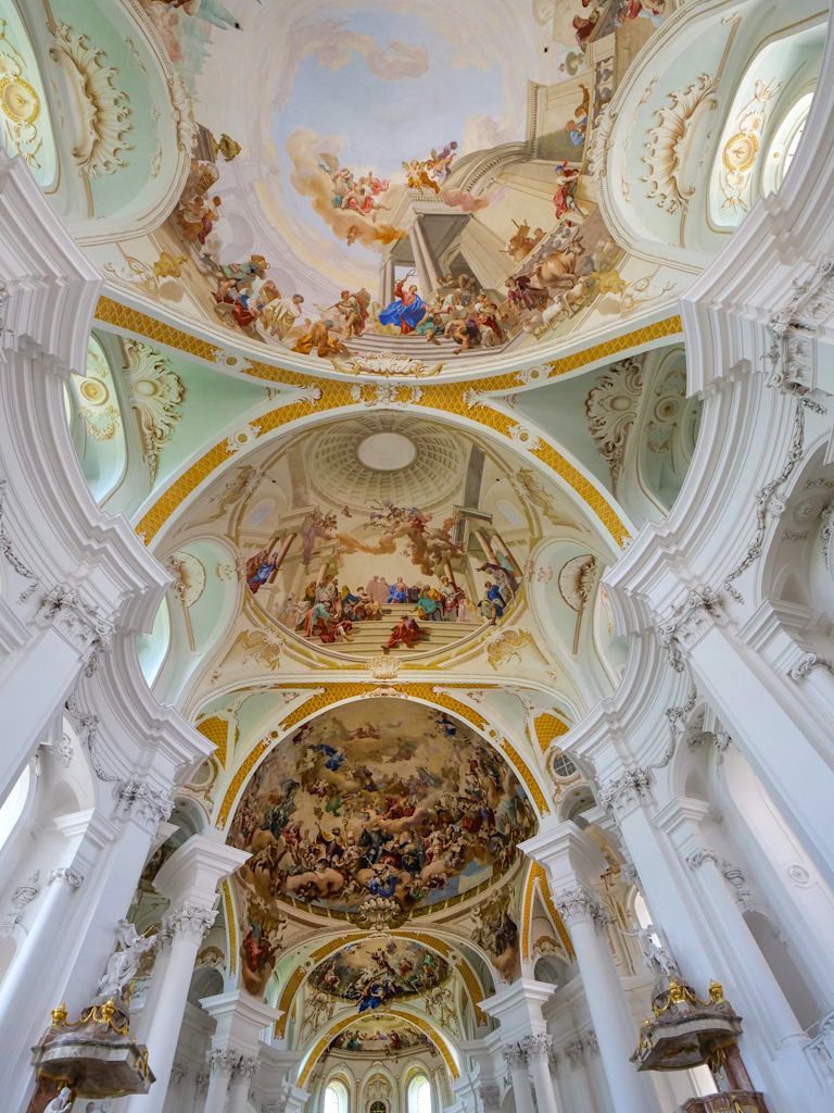 Spätbarocke Klosterkirche Neresheim mit außergewöhnlichen, imposanten Deckenfresken - Ferienland Donau-Ries & Schwäbische Alb, Baden-Württemberg