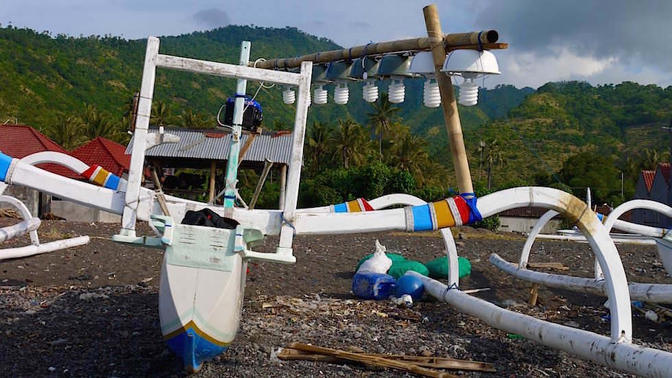 Fischerboot bei Amed Bali Indonesien