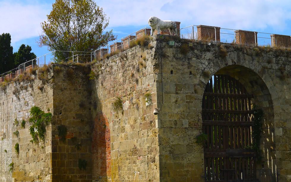 Town Wall of Pisa - Stadtmauer von Pisa - Italy Italien