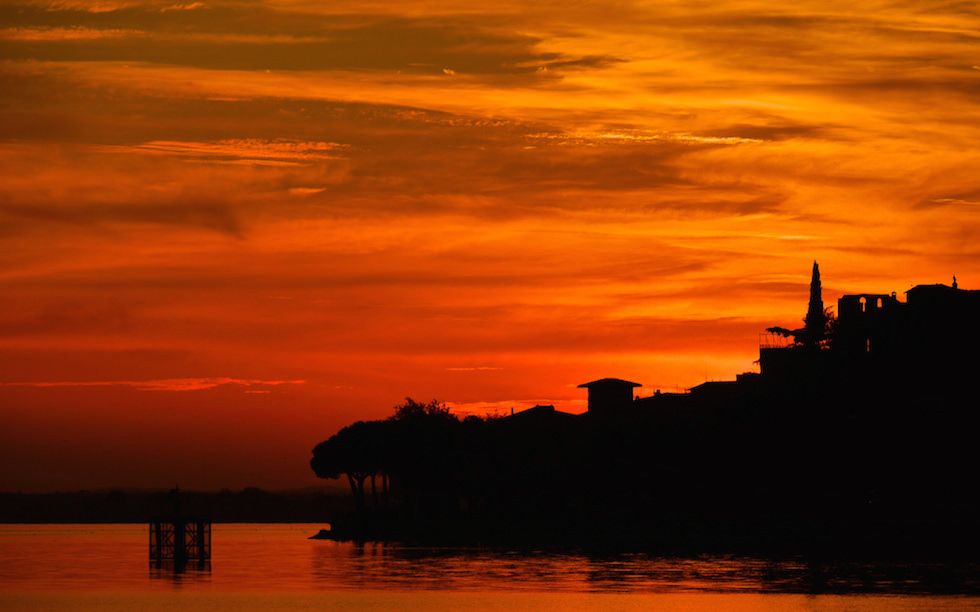 Blick auf Passignano sul Trasimeno - Lago di Trasimeno - Umbrien, Italien