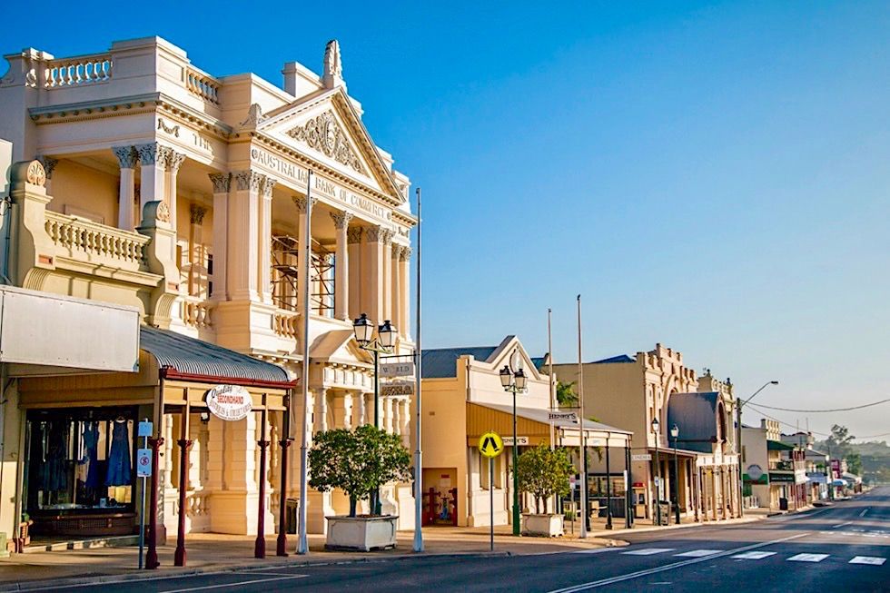 Charters Towers - Mosman Street mit all seinen Prachtbauten - Queensland