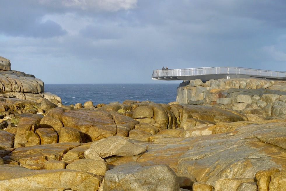 Freischwebende Aussichts-Plattform The Gap im Torndirrup National Park bei Albany ist eines der Rainbow Coast Highlights - Western Australia