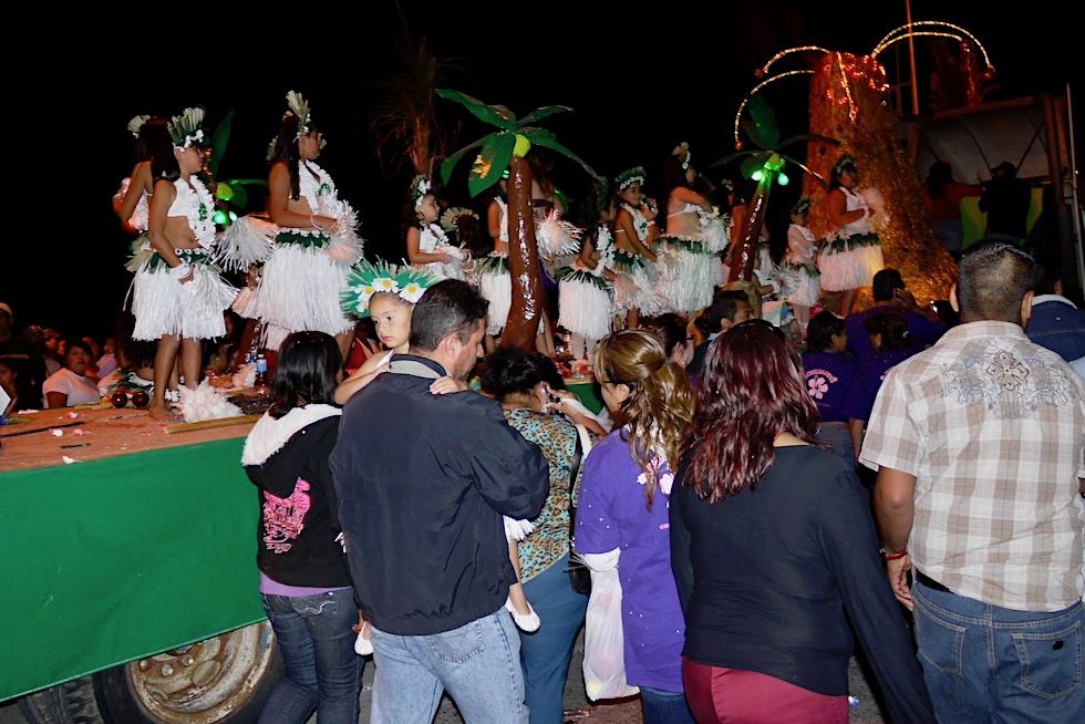 La Paz Baja California - Festival mit Wagen, Musik & Tanzeinlagen - Mexiko