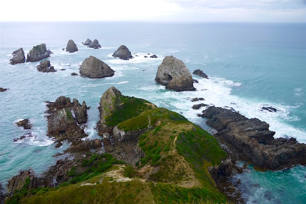 Blick auf den Nugget Point bei Wolken - Catlins - Neuseeland Südinsel