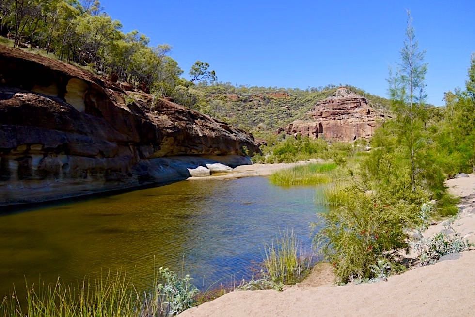 Porcupine Gorge National Park - Abstieg in die Schlucht: Pyramide & Creek - Queensland