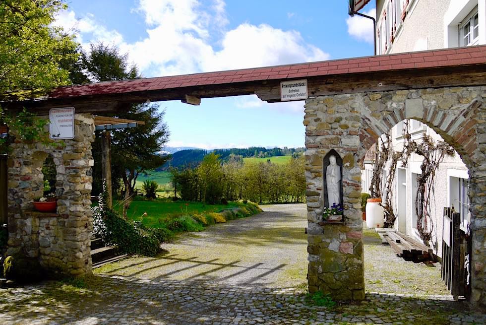 Radrunde Allgäu - Dorfplatz in Eglofs & Gasthaus zur Rose - Ausblick - Baden-Württemberg