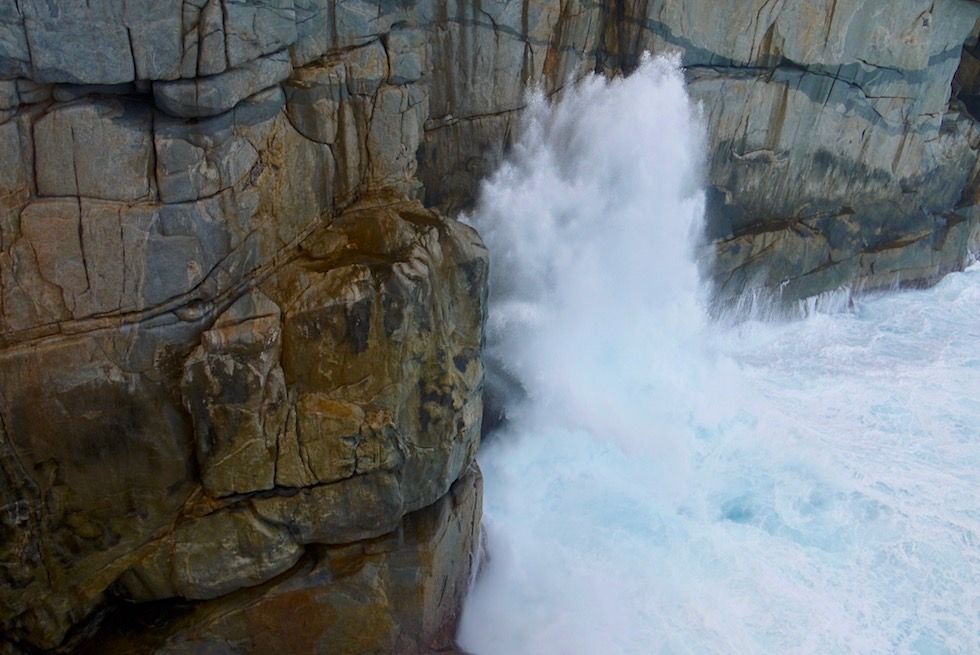 Wasserfontäne - The Gap - Torndirrup National Park - Rainbow Coast Highlights bei Albany - Western Australia