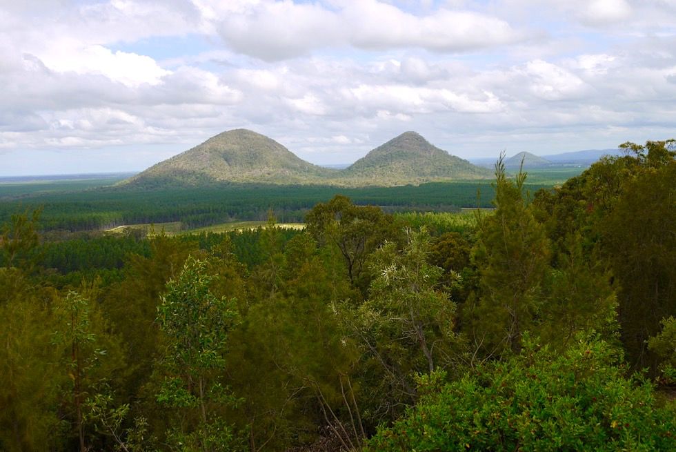 Glass House Mountains Lookout: The Twins & Mt Miketeebumulgrai - Sunshine Coast Hinterland - Queensland