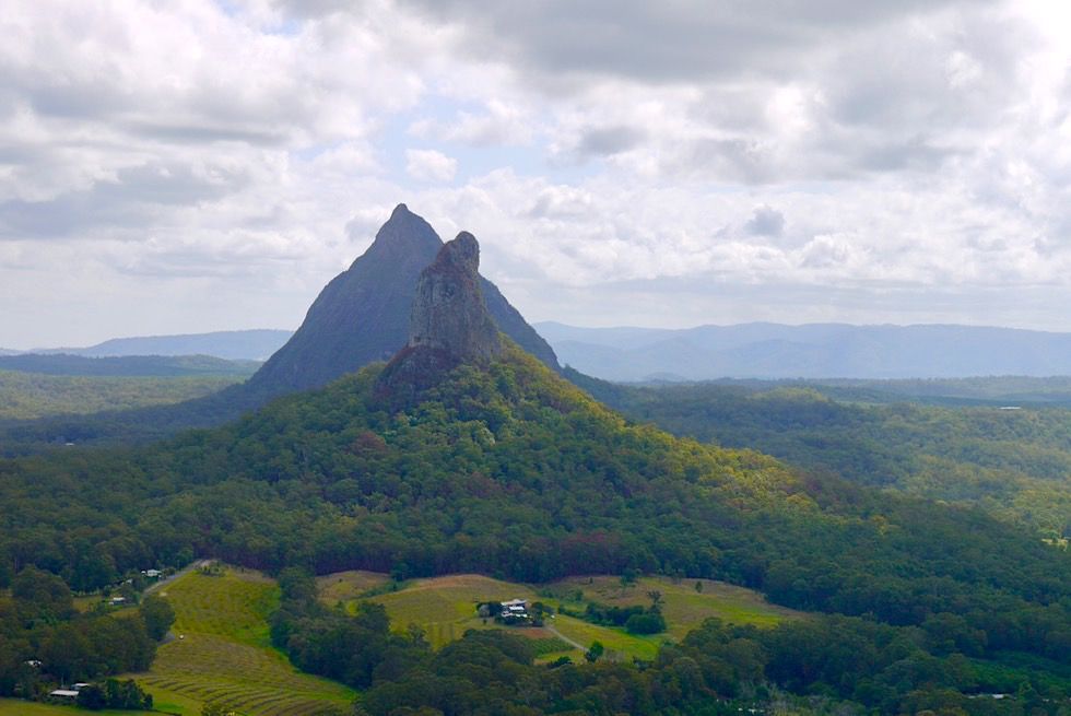 Glasshouse Mountains: Auf dem Gipfel des Mt Ngungun - Ausblick auf Mt Coonowrin & Mt Beerwah - Sunshine Coast - Queensland