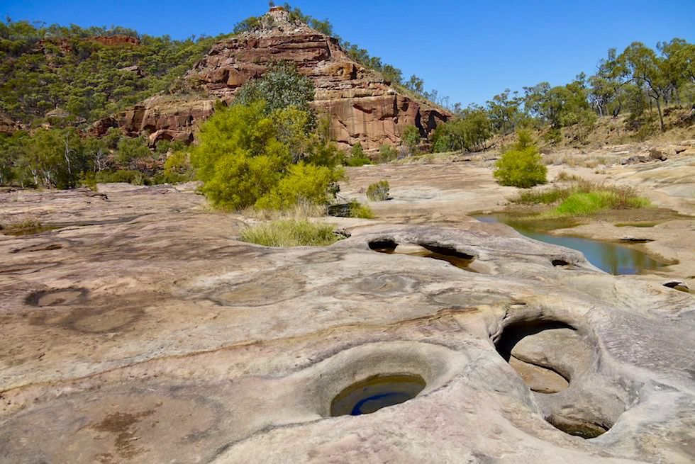 Porcupine Gorge - In der Schlucht: Pyramide, weißer Sandstein & Wasserlöcher - Queensland