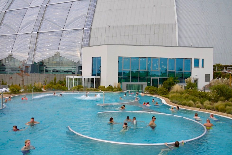 Tropical Islands - Schöne Außenbecken: Frischluft verhindert Hallenkoller - Brandenburg