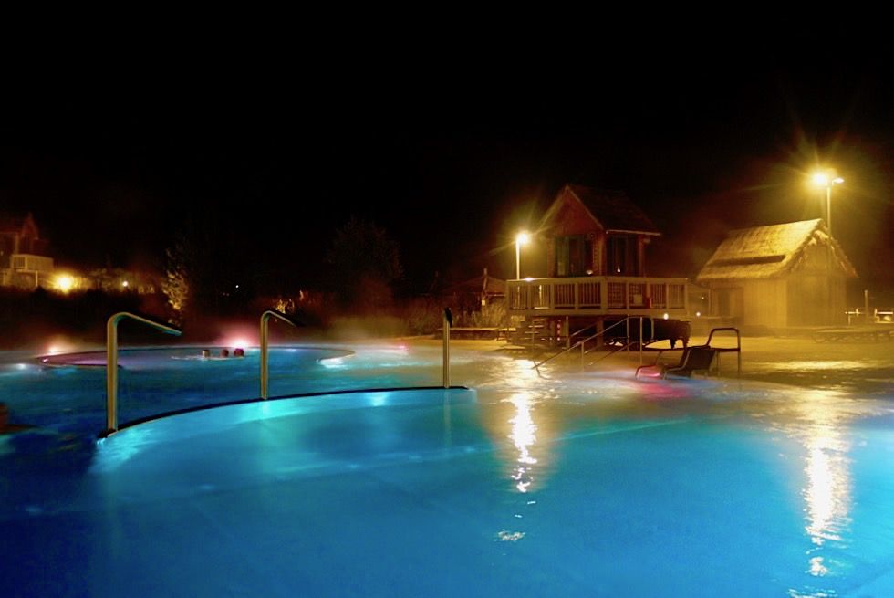 Tropical Islands - der Außenbereich bei Nacht - Brandenburg