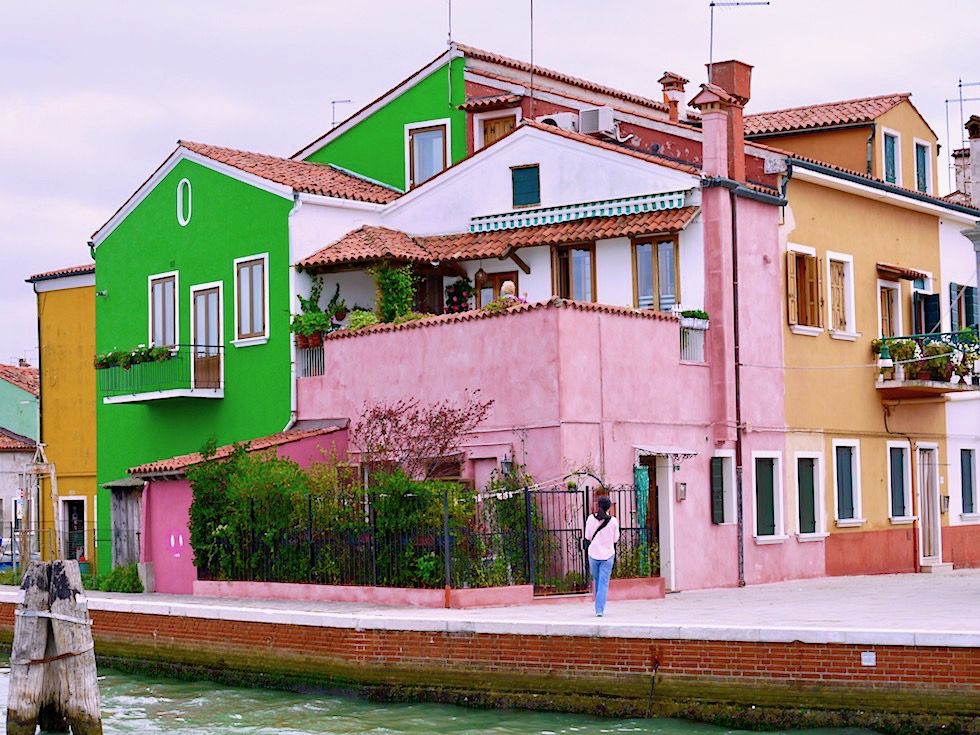 Burano - Häuser aus dem Farbmalkasten: das Erkennungszeichen der Inselgruppe - Lagune von Venedig - Italien