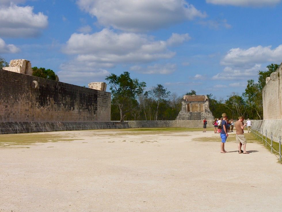 Chichen Itza: Ballspielplatz  oder Juego de Pelota: Ballspiele mit tödlichem Ausgang - Yucatan - Mexiko
