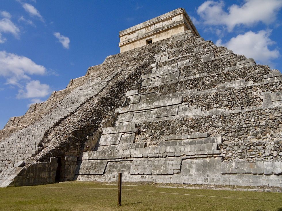 Wahrzeichen von Chichen Itza: El Castillo oder Pyramide Kukulkan - Yucatan - Mexiko