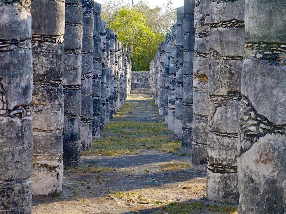Chichen Itza - Grupo de las Mil Columnas oder Halle der 1000 Säulen - Yucatan - Mexiko