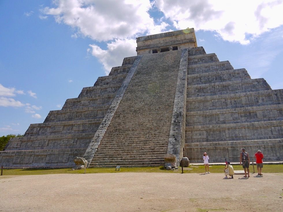 Chichen Itza - Pyramide von Kukulkan oder El Castello: Wahrzeichen von diesem Weltwunder der Moderne - Yucatan - Mexiko