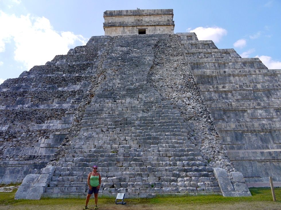 Chichen Itza - Pyramide Kukulkan von der unrestaurierten Seite - Yucatan - Mexiko