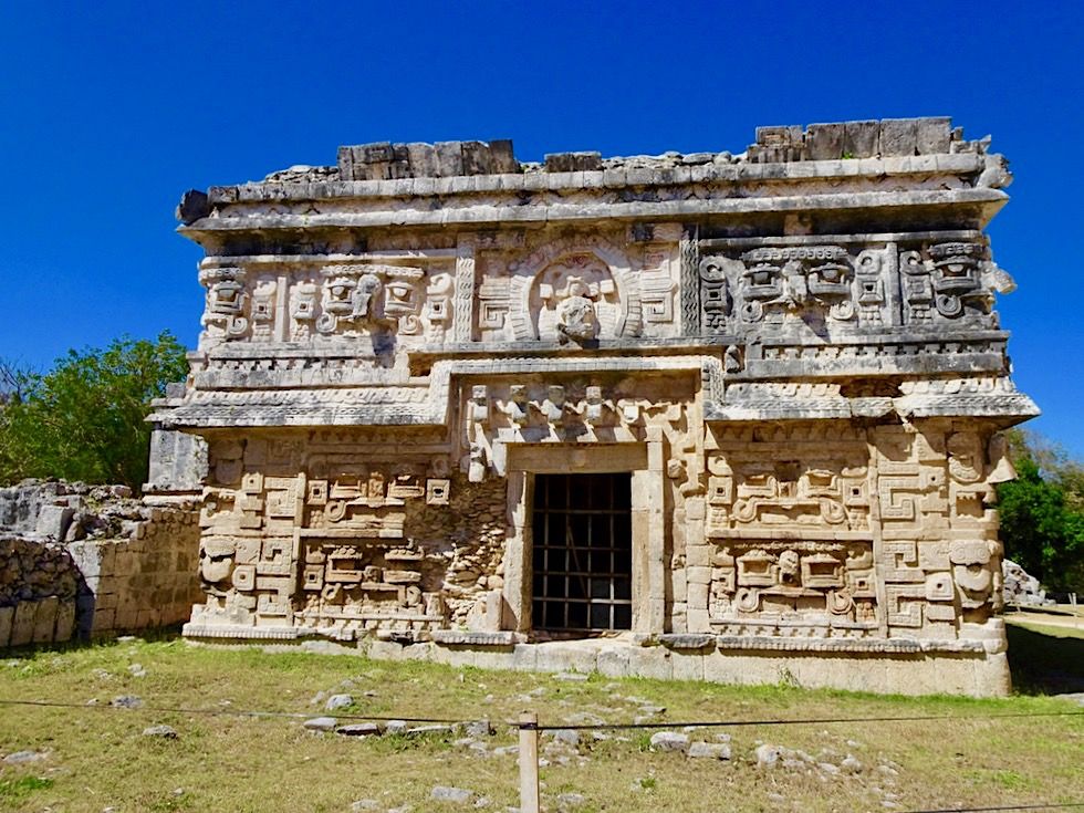 Chichen Itza - La Monjas: Reich verzierte Gebäude - Yucatan - Mexiko